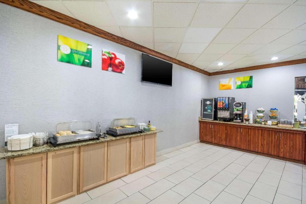 Quality Inn & Suites Kansas City - Independence I-70 East Luaran gambar